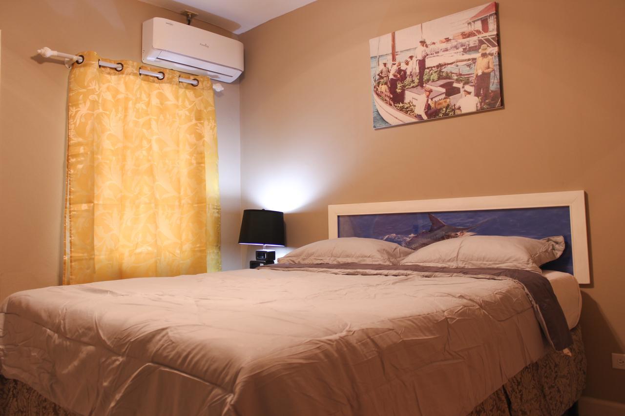 Hibiscus Inn Hotel Nassau Eksteriør billede