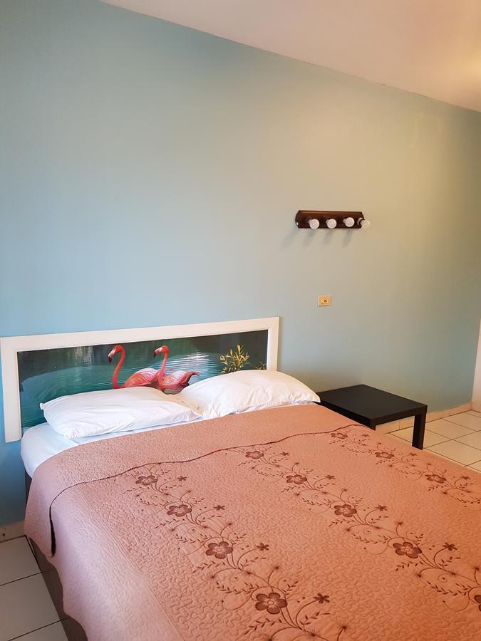 Hibiscus Inn Hotel Nassau Eksteriør billede